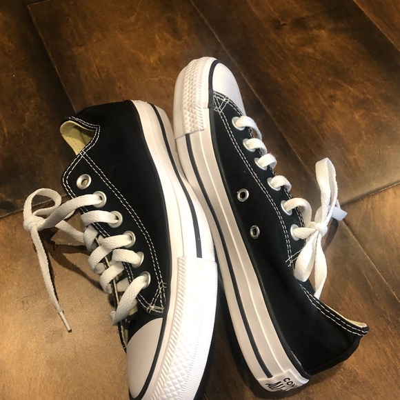 CONVERSE CHUCK TAYLOR ALL STAR LOW TOP SNEAKER NWOT - Picture 16 of 16